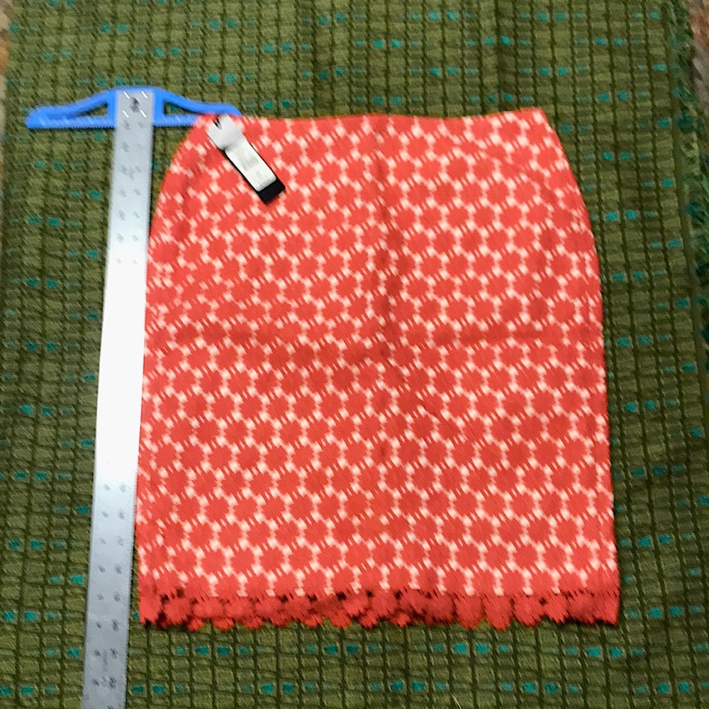 NWT Coral lace lined pencil skirt. Brunch worthy!